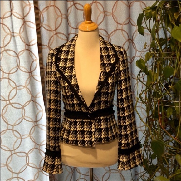 White House Black Market Jackets & Blazers - WHBM Black & White Houndstooth Blazer Size 4